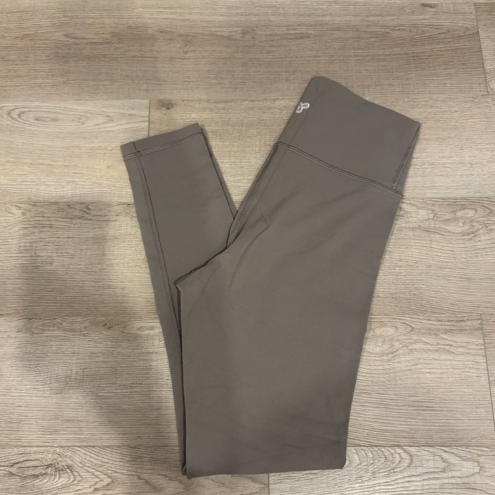 Aritzia legging in beige/gray